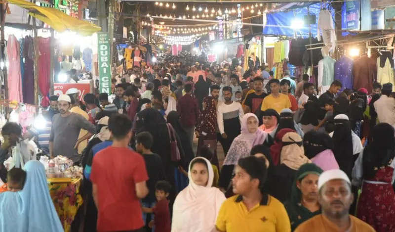 Meena Bazaar in Mysuru abuzz with activity during Ramzan