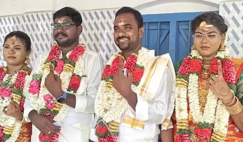 పెళ్లి బట్టలతోనే ఓటు వేసిన రెండు జంటలు
