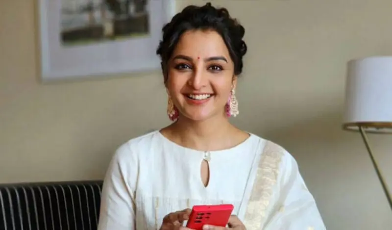 Lip Kiss Incident : స్టార్ హీరోయిన్‌కు పబ్లిక్ వేదికపై బలవంతంగా ముద్దు పెట్టిన అభిమాని