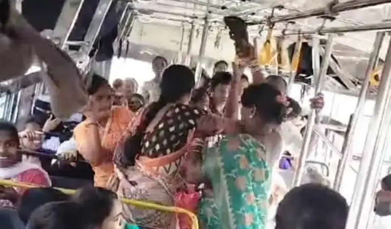ఆర్టీసీ బస్సులో సీటు గొడవ.. 14 ఏళ్ల బాలిక పరిస్థితి విషమం!
