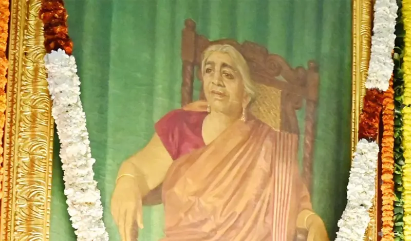 Sarojini Naidu Death Anniversary: अपनी कविताओं से बनीं 'Nightingale of India', जानिए Freedom Fighter सरोजिनी नायडू की कहानी