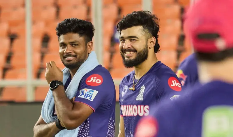 Rajasthan Royals को दोहरा झटका, Delhi Capitals से हार के बाद कप्तान Riyan Parag हुए चोटिल