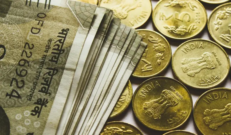 Indian Rupee Crash | रुपया ऐतिहासिक निचले स्तर 95.34 पर गिरा, पश्चिम एशिया संकट और क्रूड की 'आग' ने बिगाड़ा बाजार का गणित | West Asia Crisis