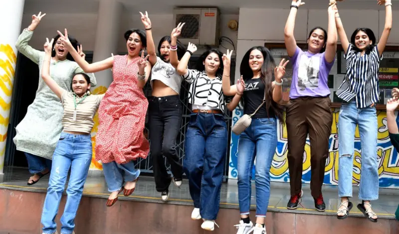 CBSE 10th Result 2026: 25 लाख छात्रों का इंतजार खत्म, Direct Link से यहां चेक करें अपना परिणाम