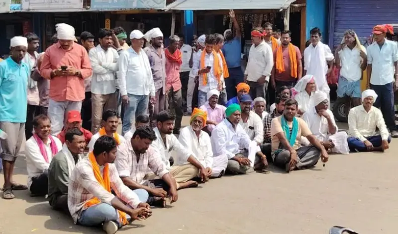 బజార్ హత్నూర్ లో జొన్న రైతుల ఆందోళన