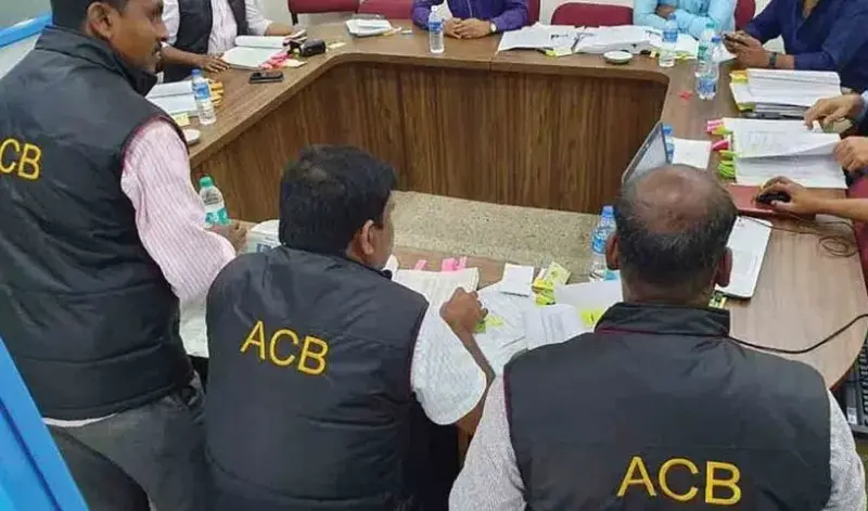 అగ్రికల్చర్ వర్సిటీలో ఎసిబి అధికారుల దాడులు