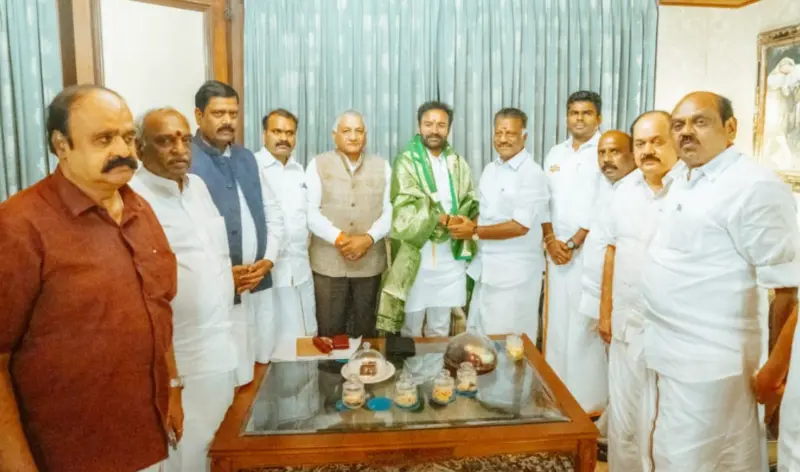 பாஜகவிடம் பன்னீர் வைத்த நான்கு கோரிக்கைகள்!