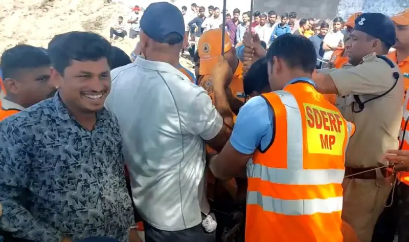 "NDRF, SDRF using bore to put their equipment, camera lines, oxygen lines.": Ujjain SP Pradeep Sharma on borewell accident