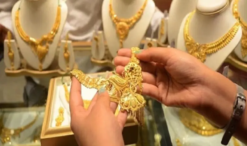 सोनं स्वस्त होताच मुंबईत खरेदीला वेग