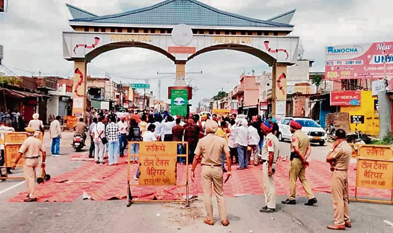 Entry tax row triggers highway blockade at Punjab-Himachal inter-state barrier in Mehatpur