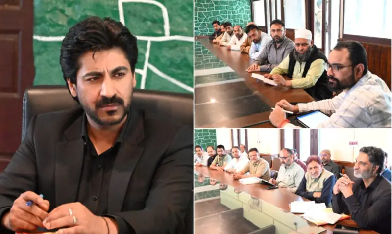 DC Baramulla visits Uri; Reviews Vibrant Village Programme
