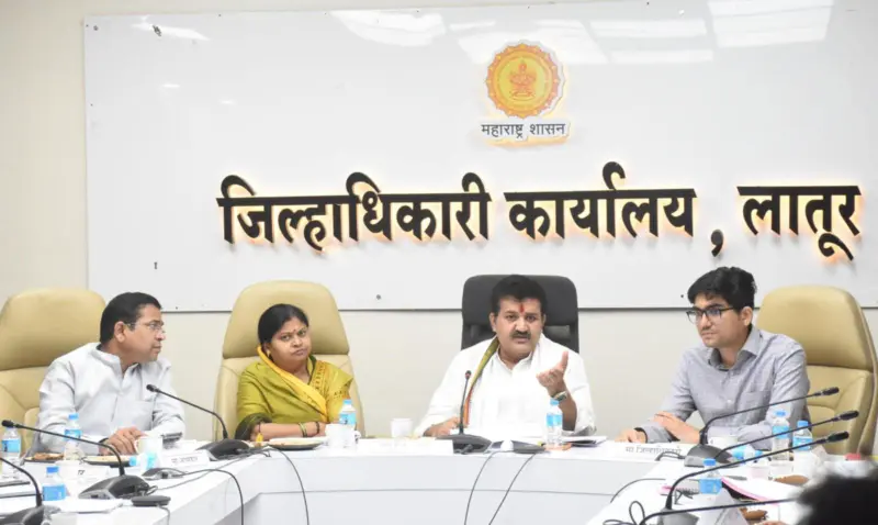 लातूरमध्ये जलसंधारण कामांना गती द्या - संजय राठोड