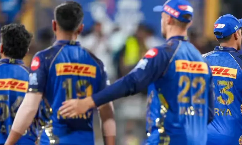 IPL 2026 प्लेऑफ रेस में बड़ा उलटफेर? मुंबई समेत इन 3 टीमों पर बाहर होने का खतरा