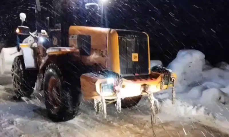 Jammu And Kashmir | Snowfall Shuts Gurez Road; 38 Vehicles Rescued