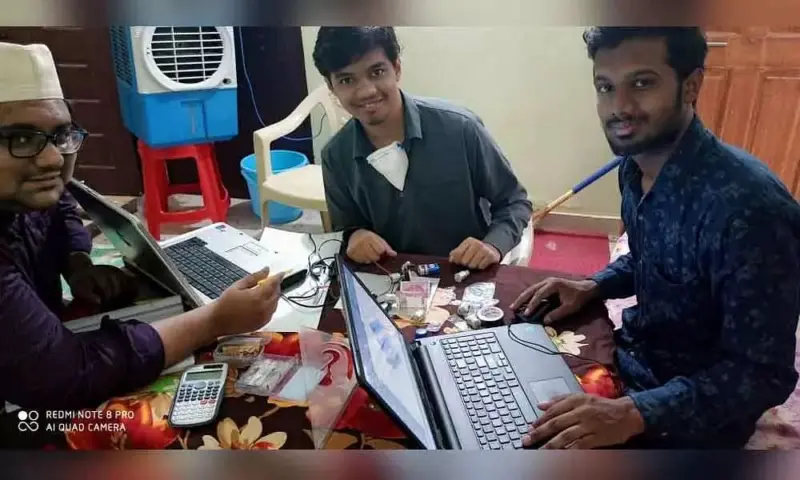 Here is a device that sanitises currency