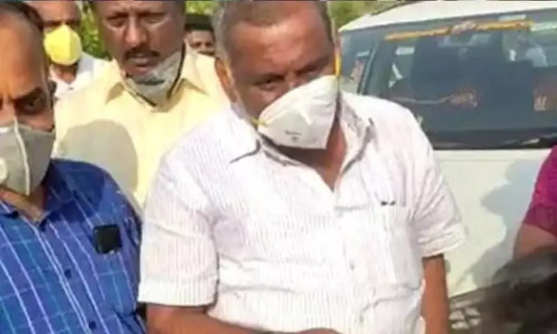 Madhuswamy once again noticed with his rude behaviour