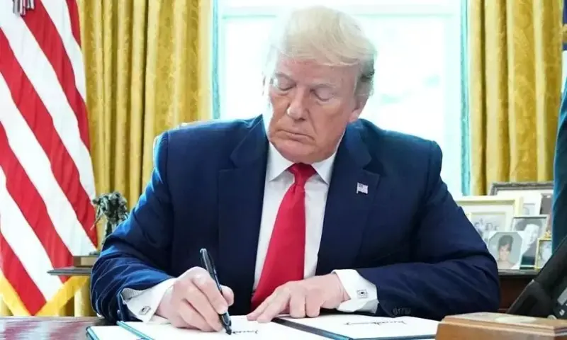 ഡൊണാള്ഡ് ട്രംപിനെ അനിശ്ചിതകാലത്തേക്ക് തടഞ്ഞ് യുട്യൂബ്