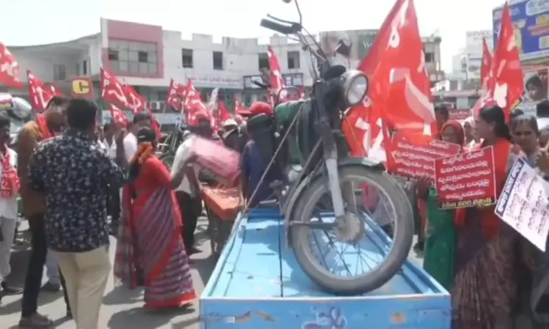 Anantapur: బైక్లు అమ్మకానికి పెట్టాం.. పెట్రో ధరలపై సీపీఐ ఆగ్రహం