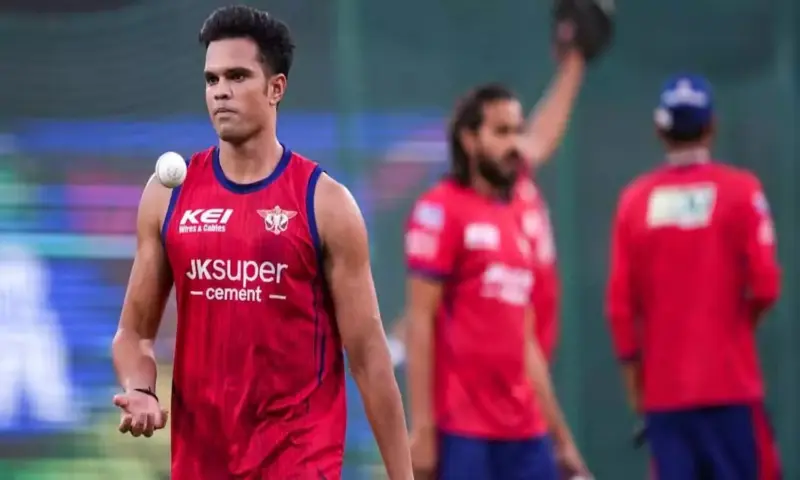 10 లక్షలకు అమ్ముడుపోయిన అర్జున్ టెండూల్కర్