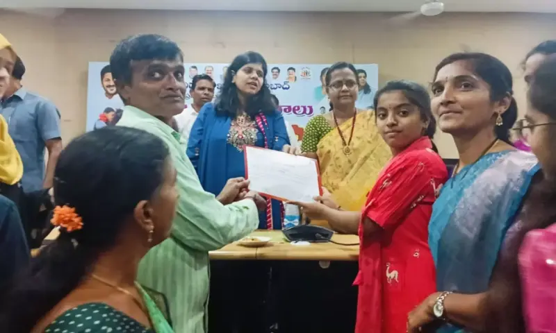 Armoor: ఇంటర్లో కేజీబీవీ విద్యార్థిని సంచలనం.. కలెక్టరేట్లో ఘన సన్మానం!