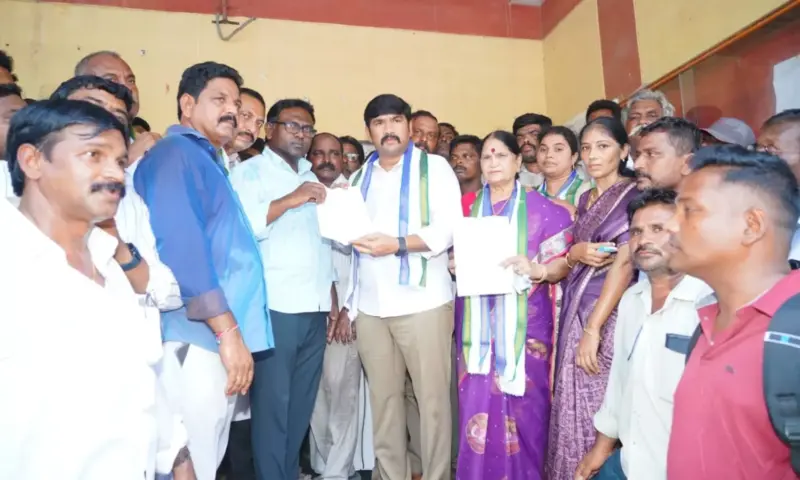 Darsi: దర్శిలో వైఎస్సార్సీపీ భారీ ర్యాలీ.. ఇంధన ధరలపై నిరసన