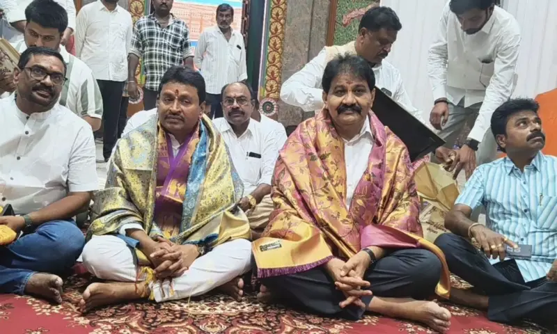 Proddatur: కన్యకా పరమేశ్వరి అమ్మవారిని దర్శించుకున్న మాజీ మంత్రి వెల్లంపల్లి