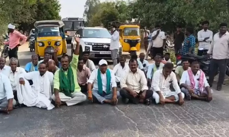 Rampur: జొన్న రైతుల రాస్తారోకో ఎకరానికి 20 క్వింటాళ్లు కొనాలని డిమాండ్