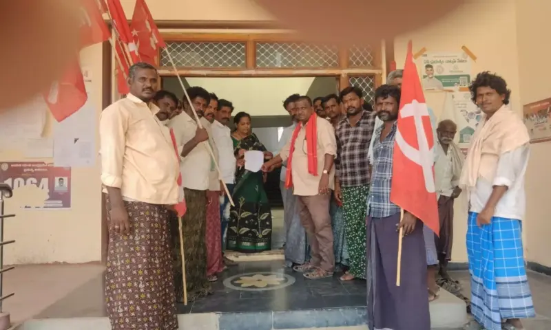 Devanakonda: కర్నూలు జిల్లాలో ఉపాధి కూలీల భారీ ధర్నా!