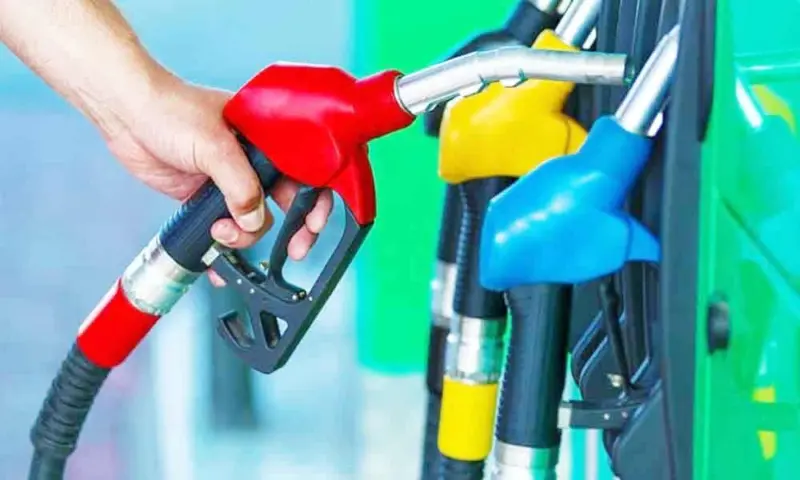 پٹرول اور ڈیزل کی قیمتوں میں فی لیٹر 3 ، 3 روپے کا اضافہ