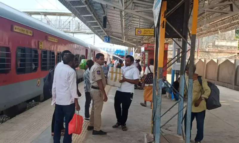 Vikarabad: వికారాబాద్ రైల్వే స్టేషన్‌లో భారీగా గంజాయి పట్టివేత