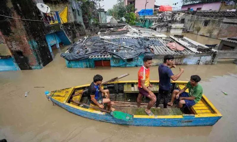 Delhi govt strengthens embankments, desilts drains to prevent Yamuna floods