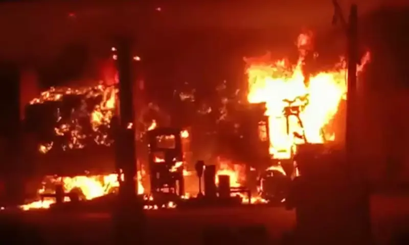 Fire Accident :   తగలబడ్డాయా? తగలబెట్టారా? కామారెడ్డి పాత బస్టాండ్ లో భారీ అగ్నిప్రమాదం