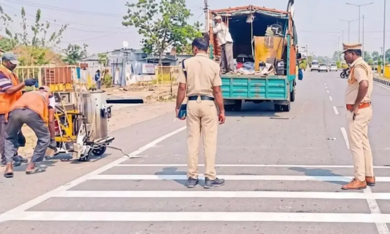 Mirudoddi: ధర్మారం చౌరస్తాలో జీబ్రా లైన్లు, హెచ్చరిక బోర్డుల ఏర్పాటు