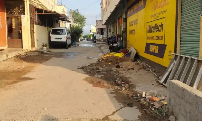 Dornala: రోడ్డుకు అడ్డంగా విద్యుత్ తీగలు.. ఆక్రమణలతో ప్రజలకు ఇబ్బందులు