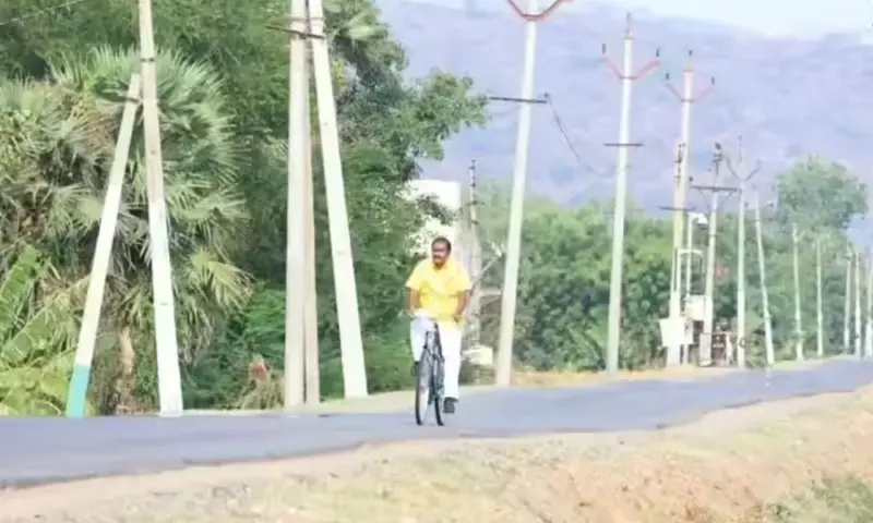 సైకిల్పై పది కిలోమీటర్ల ప్రయాణం.. మండుటెండలో మంత్రి నిమ్మల సాహసం!
