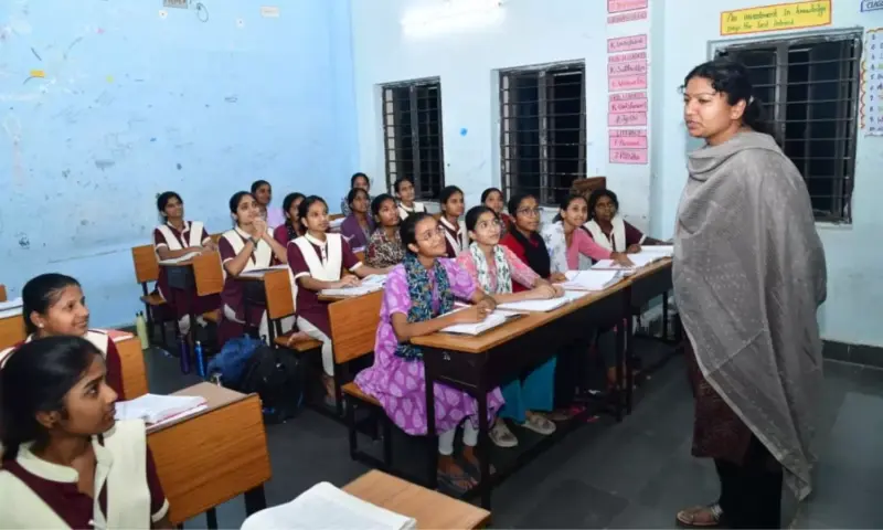 Karimnagar: అల్గునూరు గురుకులంలో కలెక్టర్ సర్‌ప్రైజ్ విజిట్!