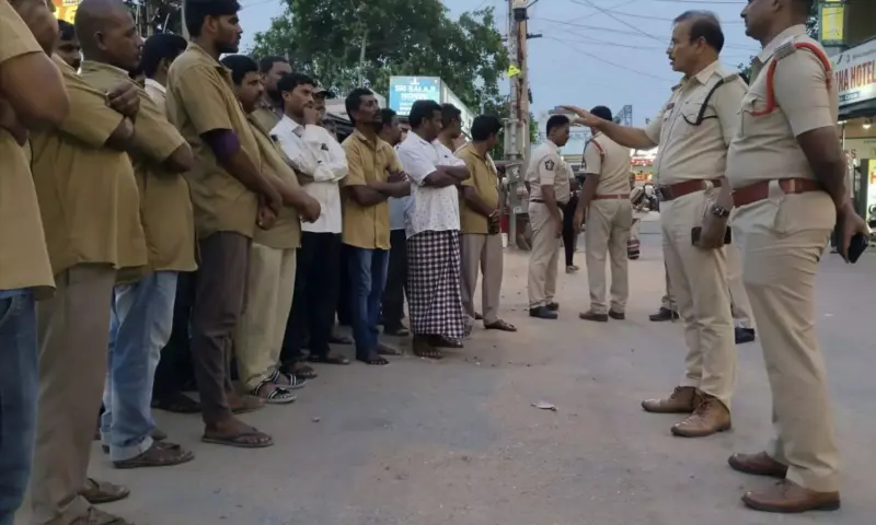 Renigunta: రేణిగుంట బస్టాండ్ వద్ద పోలీసుల స్పెషల్ డ్రైవ్