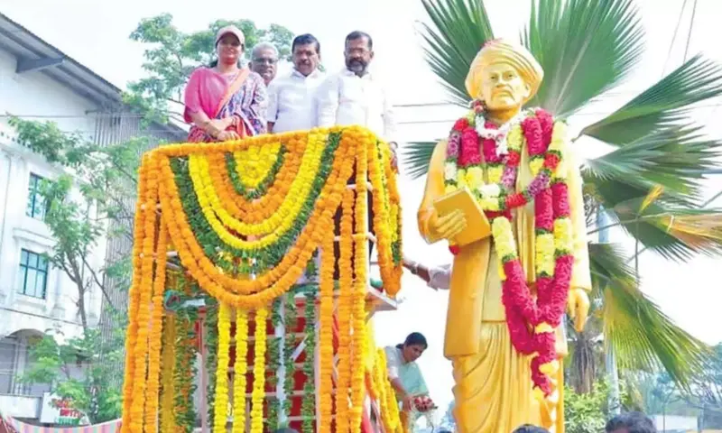 Egalitarian society possible with Phule's ideals: Kavya