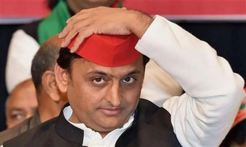 'सपा'ने आय पॅकला सांगितले बॅग पॅक करायला!