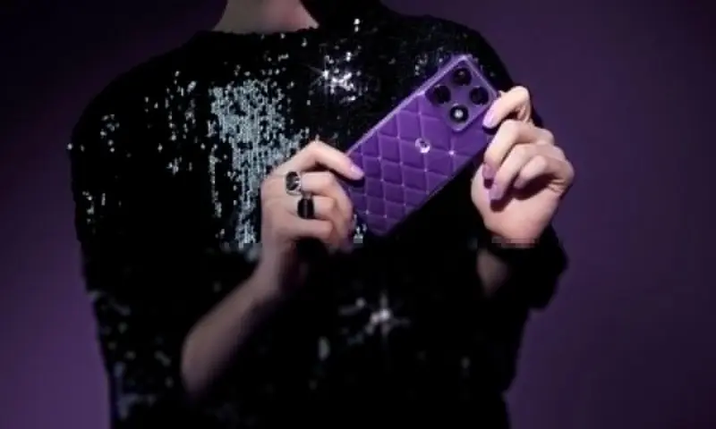 বাজারে এল Motorola Signature Brilliant Collection: ভায়োলেট ইন্ডিগো ও স্বারোভস্কি ক্রিস্টালের জাদু!