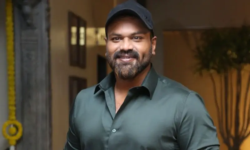 మంచు ఫ్యామిలీ గొడవలు.. మనోజ్ 'హెల్మెట్' కామెంట్స్ తో కొత్త చర్చ..