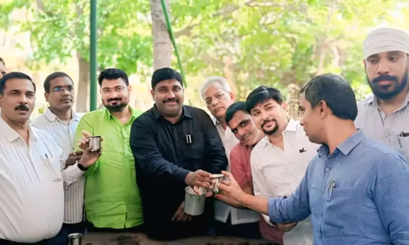 Karimnagar: కరీంనగర్ కలెక్టరేట్లో టీఎన్జీవోల సేవా దృక్పథం