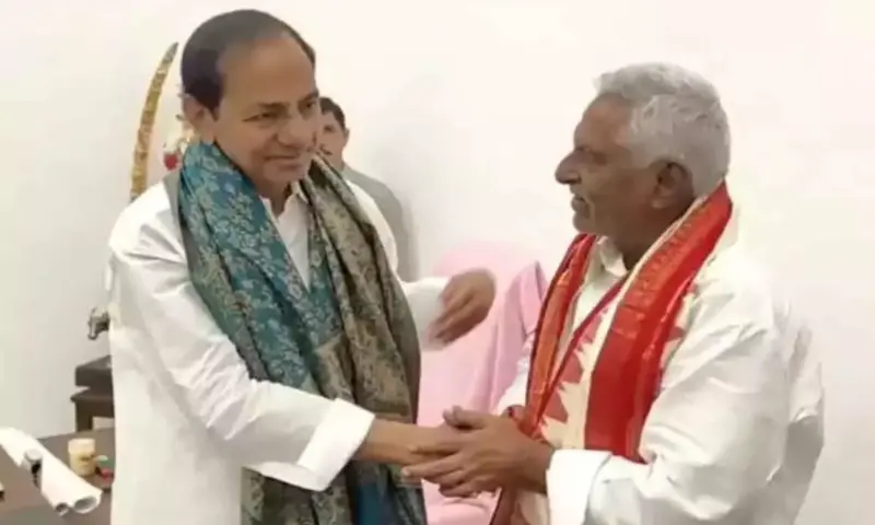 Jeevan Reddy meets KCR in Erravalli, discusses on political developments