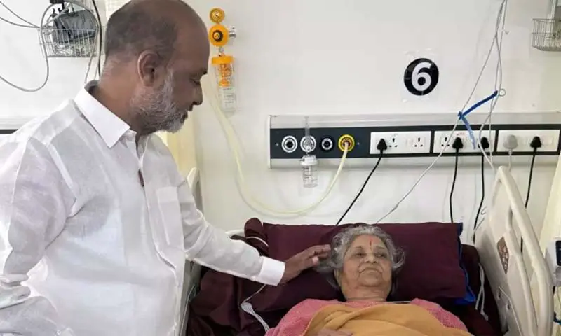 బండి సంజయ్ తల్లికి గుండెపోటు