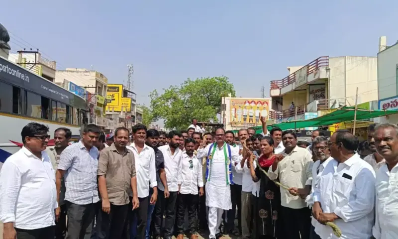 Nandikotkur: నందికొట్కూరు తహసీల్దార్‌కు వైఎస్సార్‌సీపీ వినతిపత్రం
