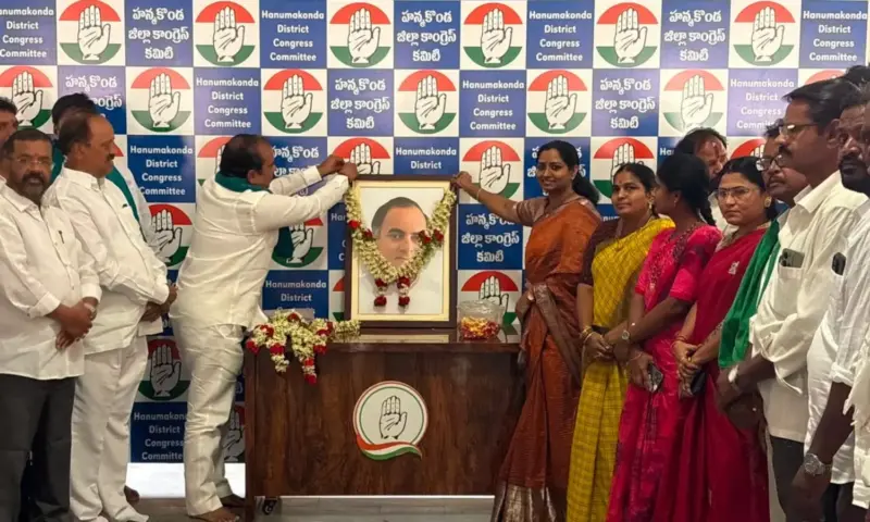 Hanamakonda: హన్మకొండ కాంగ్రెస్ ఆఫీస్లో రాజీవ్ గాంధీ వర్ధంతి
