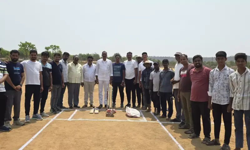 Armoor: ఐలాపూర్‌లో అట్టహాసంగా ప్రారంభమైన ఐకాన్ క్రికెట్ మ్యాచ్‌లు!