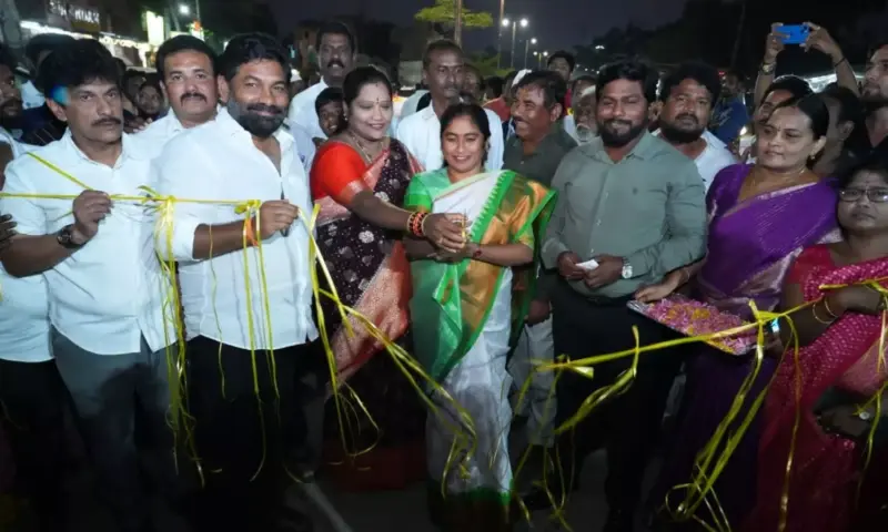 Nellore: బట్వాడిపాలెంలో వాటర్ ఫౌంటెన్ సందడి.. ప్రారంభించిన మేయర్!