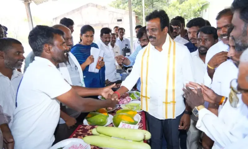 Devarakadra: రైతు బిడ్డ.. ప్రతి గింజను ప్రభుత్వం కొంటుంది!