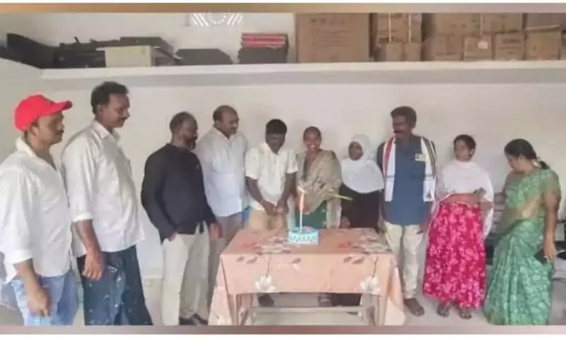 Kothagudem: ప్రభుత్వ ఆఫీసులో కేక్ కటింగ్.. అధికారుల ఆగ్రహం